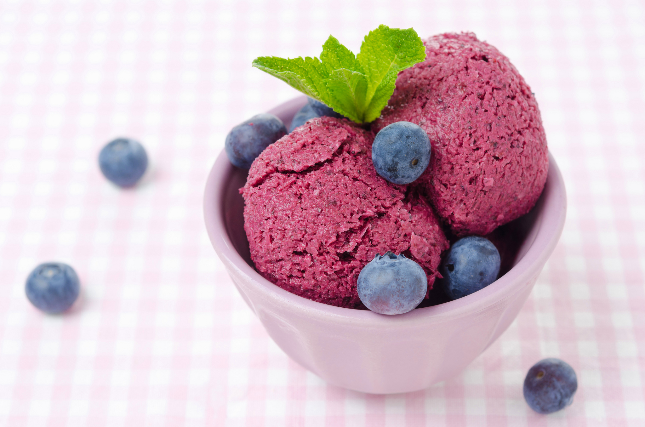 Berry Ice Cream Cup Wallpaper